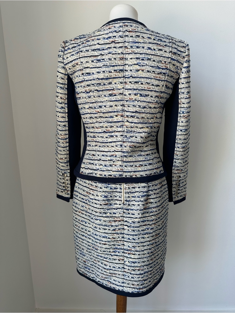 White House Black Market Classic Navy-Trim Tweed Jacket & Skirt Suite Size 2 - Picture 6 of 13